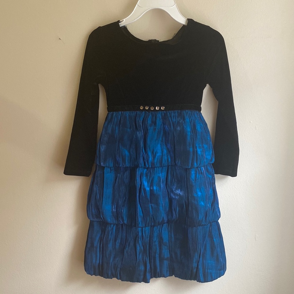 Long sleeve girls dress in size 7
